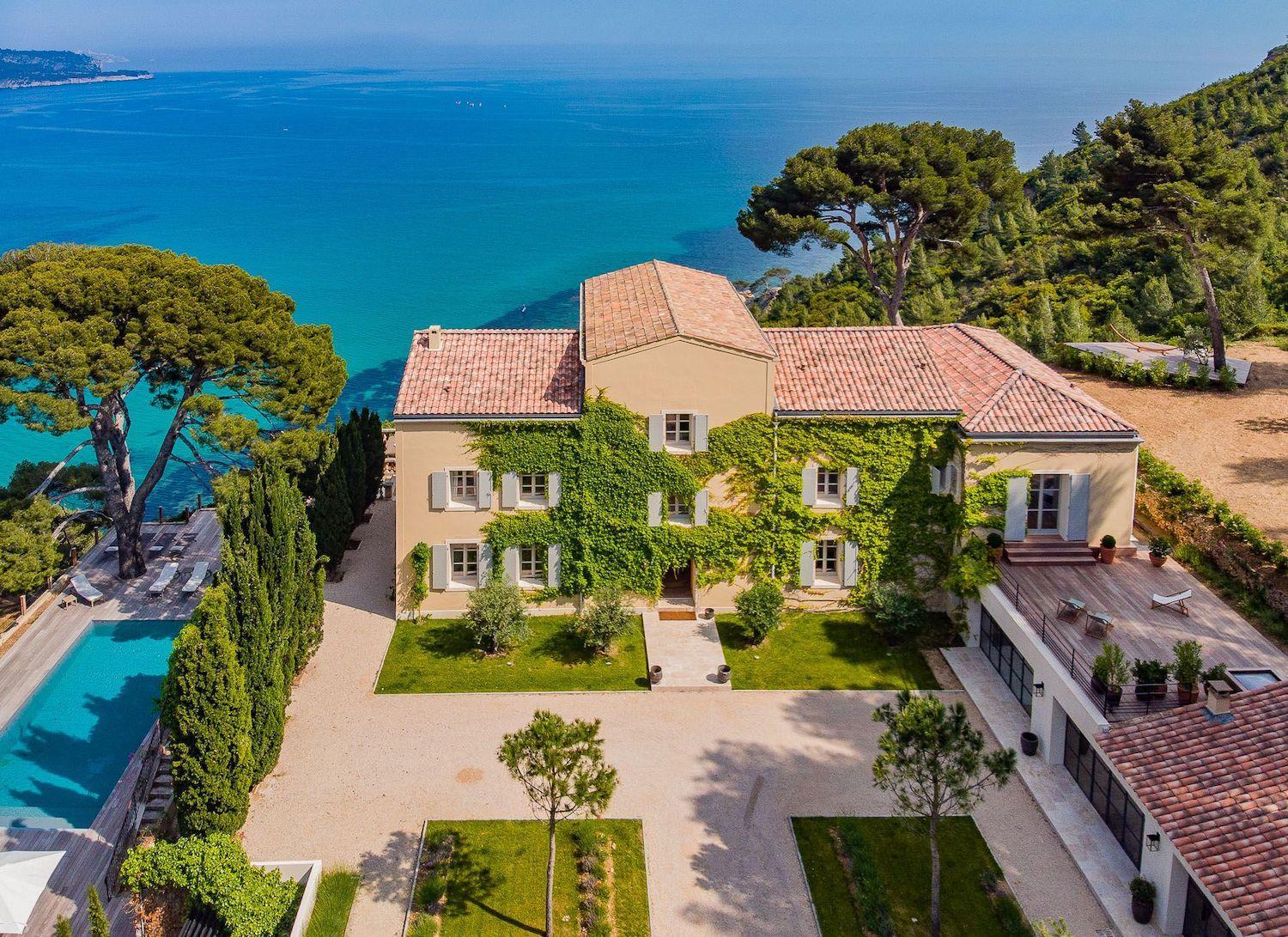 Испания платит до €15 000 за переезд - как получить дом у моря и начать новую жизнь